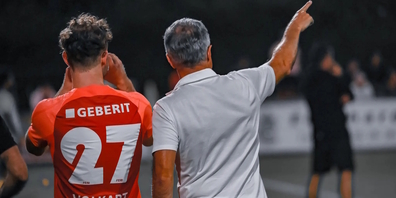 Im sich zuspitzenden Aufstiegsrennen steht der FCRJ mit Stürmer Dimitri Volkart (l.) und Trainer David Sesa vor drei Partien mit Endspielcharakter. 