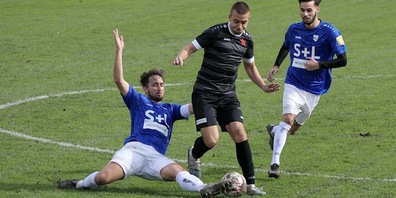 Diego Liechti (links) wurde nach zweiter gelber Karte des Feldes verwiesen. Ceyhun Tüccar hatte viel Pech mit seinen Pfosten- und Lattentreffern. (Archivbild)