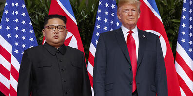Nordkoreas Machthaber Kim Jong Un bei einem Treffen mit US-Präsident Donald Trump in Singapur 2018. (Archivbild)