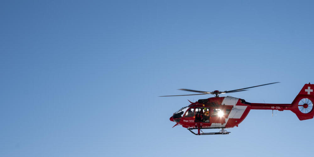 Ein zweijähriger Knabe ist nach einem Sturz in ein Planschbecken in Herdern TG in kritischem Zustand ins Kinderspital geflogen worden. (Archivbild)