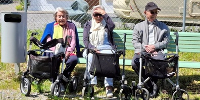 Etliche Bewohnerinnen und Bewohner der Tertianum Rosenau nahmen die Gelegenheit wahr und verfolgten das sportliche Treiben gemütlich von einem Sitzplatz aus. 