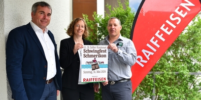 Freuen sich auf ein stimmungsvolles Volksfest (v.l.): Andreas Kuster, OK-Präsident des St.Galler Kantonalschwingfests 2026, Eveline Rüegg, Vorsitzende der Bankleitung und Adi Oertig, Präsident des Schwingerverbands Rapperswil und Umgebung.