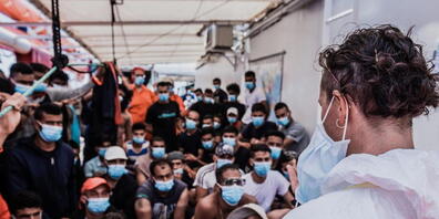 Italien schickte am Samstag einen Psychiater und einen kulturellen Mediator an Bord der "Ocean Viking".