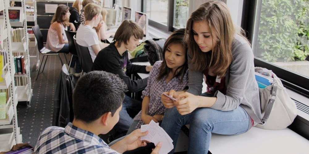 Im Schuljahr 2024/25 legten 15'273 Schülerinnen und Schüler im Kanton Zürich die Aufnahmeprüfungen für eine Mittel- oder Berufsmaturitätsschule ab.