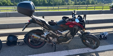 Durch den Auffahrunfall entstand an den Motorrädern sowie an der Strasseneinrichtung der A3 Sachschaden.