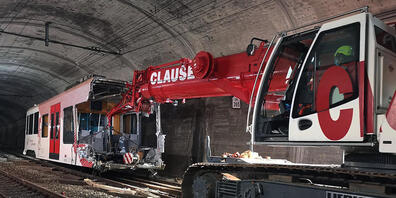 Die Bergungsarbeiten nach der Zugkollision vom Freitagmorgen im Wallis konnten am Samstag abgeschlossen werden, so dass der Zugverkehr zwischen Realp UR und Ulrichen VS am Sonntagmorgen wieder nach Fahrplan funktionierte. Quelle: MATTERHORN GOTTHA...