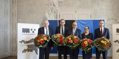 Die fünf Mitglieder des Aargauer Regierungsrats nach ihrer Wahl im Oktober: Sie wollen den Kanton nach dem Leitgedanken "Gemeinsam für den Aargau" weiterentwickeln. (Archivbild)