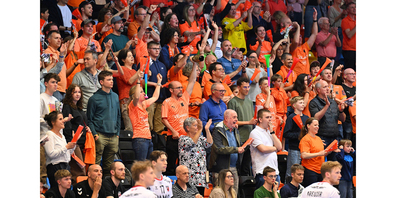 Die Kadetten rufen alle Fans dazu auf, gerne in oranger Kleidung zu kommen, sich am Fanshop einzudecken oder aber an den am Eingang ausgelegten orangen Shirts zu bedienen.
