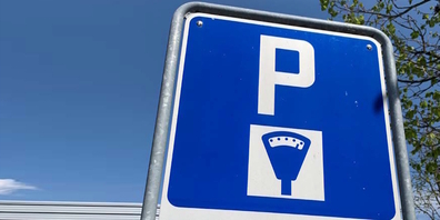 Gommiswalds Gemeinderat führt am 1. Juni 2025 die Bewirtschaftung gemeindeeigener, öffentlicher Parkplätze ein. Die Gebührentarife stehen fest.