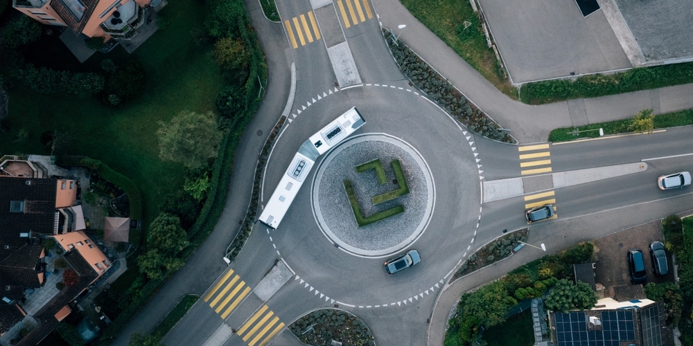 VZO-Bus der Linie 816 unterwegs auf einem Ustermer Kreisel. Im Raum Uster stieg die Nachfrage um 3 Prozent.