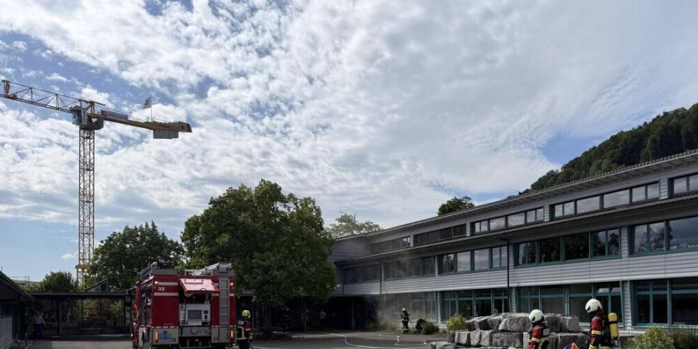 Die Feurok (Feuerwehr Region Oberer Kantonsteil) stand mit 20 Personen im Einsatz, die Schaffhauser Polizei mit zwei.