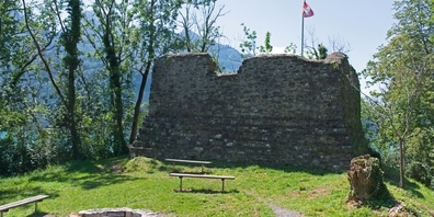 Die im Altertum und Mittelalter genutzte Burgruine Strahlegg bei Betlis zählt zu den Ammler Objekten unter eidgenössischem Denkmalschutz. (Archivbild)