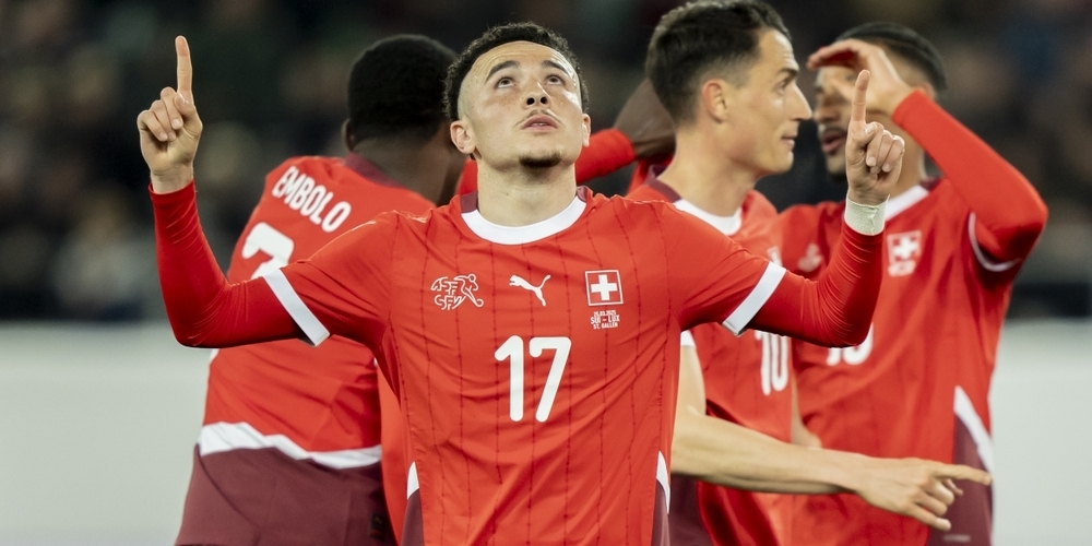 Können wieder jubeln: Die Schweizer Fussballer (hier Ruben Vargas nach dem 3:0) bezwingen Luxemburg.