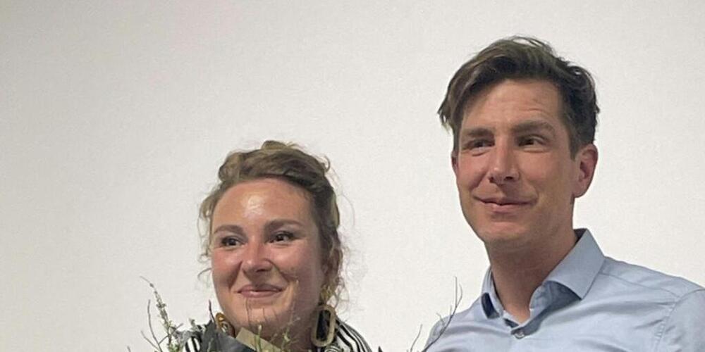 Blumenstrauss für die neue Präsidentin der Grünen Aargau: Nationalrätin Irène Kälin übernimmt das Amt von Grossrat Daniel Hölzle.