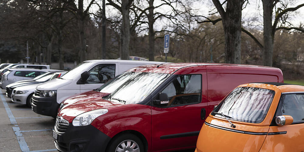 Die Initiative «für einen fairen Parkplatz-Kompromiss» ist zustandegekommen. Sie fordert den Erhalt von Parkplätzen in der  Stadt Zürich. (Archivbild)