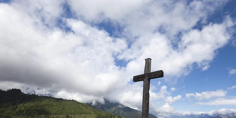 Die St. Galler Wildhut erlegte oberhalb von Bad Ragaz SG (am unteren Bildrand rechts) einen abgemagerten und kranken Wolf. (Archivbild)