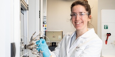 n ihrem Forschungsprojekt kombiniert Carlota Bozal-Ginesta Hochdurchsatz-Experimente mit maschinellem Lernen.