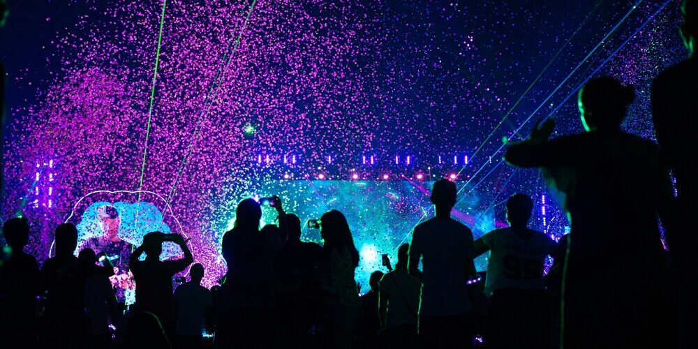 Der Eintritt ist ab 18 Jahren möglich