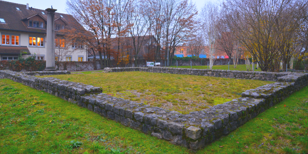 Stumme Zeugen der frühen Ortsgeschichte Rapperswil-Jonas: die Mauerreste des römischen Forums in Kempraten.