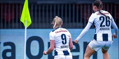 Die FCZ-Frauen jubeln über den Derbysieg.