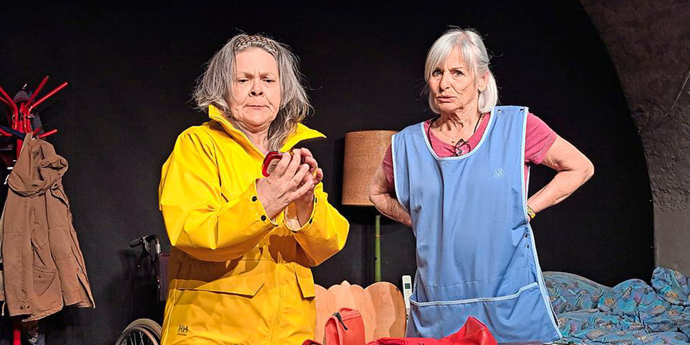 Zwei Pflegerinnen in der Zwickmühle.