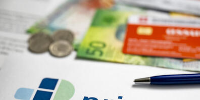 Im Kanton Schaffhausen sollen die Steuerzahlerinnen und Steuerzahler höhere Abzüge für Krankenkassenprämien geltend machen können. Der Kantonsrat hat einen Vorstoss mit dieser Forderung an den Regierungsrat überwiesen.