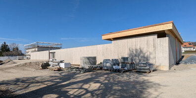 Im Juni 2025  sind der Umzug und die Inbetriebnahme des Neubaus geplant.