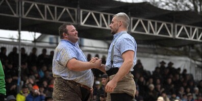 Samuel Giger (rechts) holte sich in Kriessern gegen Domenic Schneider im Schlussgang den Festsieg. 