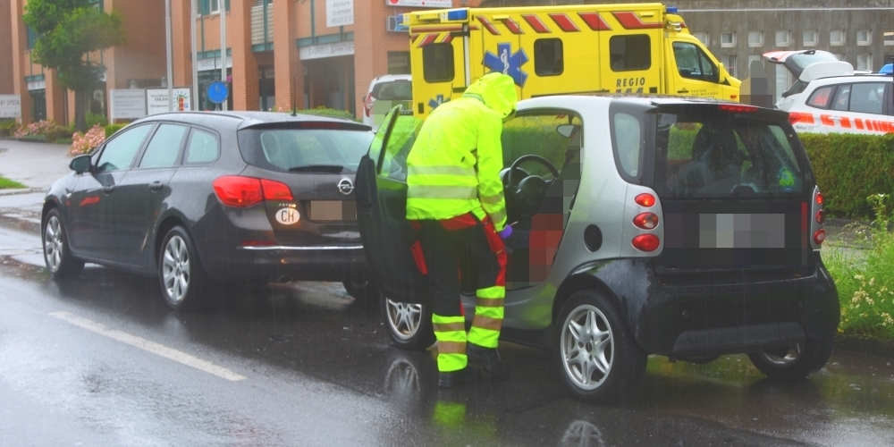 Bei der Kollision entstand an beiden Fahrzeugen Sachschaden in der Höhe von rund 12'000 Franken.
