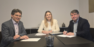 Albert Holenstein (links), Kathrin Kuhn und Cornel Egger von der SFW Verwaltungsdienste AG beantworten Fragen zu den Themen digitale Aktenbewirtschaftung, Legislaturplanung und Organisationsberatung.