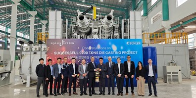 Einweihung der Carat 920 Druckgusszellen bei Seojin System in Vietnam mit Vertretern von Seojin System, der Bühler Group, der Schweizer Botschaft in Vietnam und DKSH, einem Partnerunternehmen von Bühler in Korea. 
