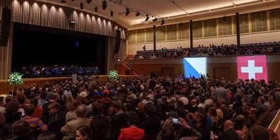 Die Neubürger im Kongresshaus.