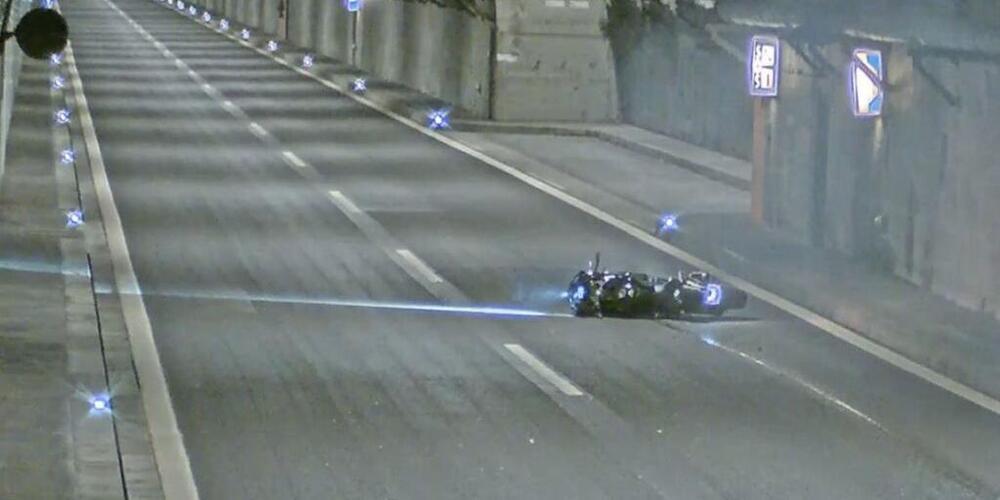 Die Feuerwehr band das ausgelaufene Öl.