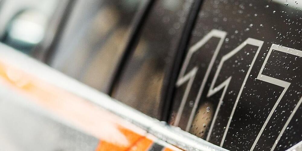 Ein 36-jähriger E-Scooter-Fahrer verunfallte in der Nacht auf Sonntag in St. Gallen. Er war auf der Flucht vor der Polizei. (Symbolbild)