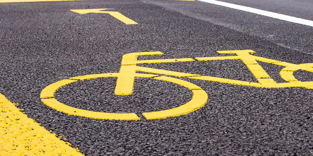 Zwei E-Bike-Fahrer sind am Samstag im Kanton St. Gallen gestürzt und haben sich dabei verletzt.