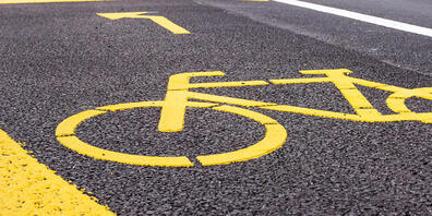 Zwei E-Bike-Fahrer sind am Samstag im Kanton St. Gallen gestürzt und haben sich dabei verletzt.