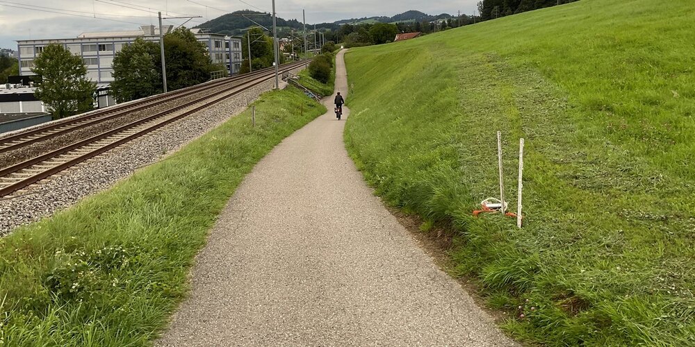 Der Neuhofweg wird für die Dauer der Bauarbeiten für jeglichen Durchgangsverkehr gesperrt