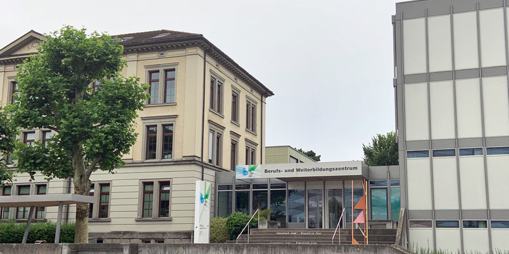 Die vorberatende Kommission des St.Galler Kantonsrats will die Terminplanung für den Neubau des BWZ Rapperswil-Jona beschleunigen. (Archivbild)