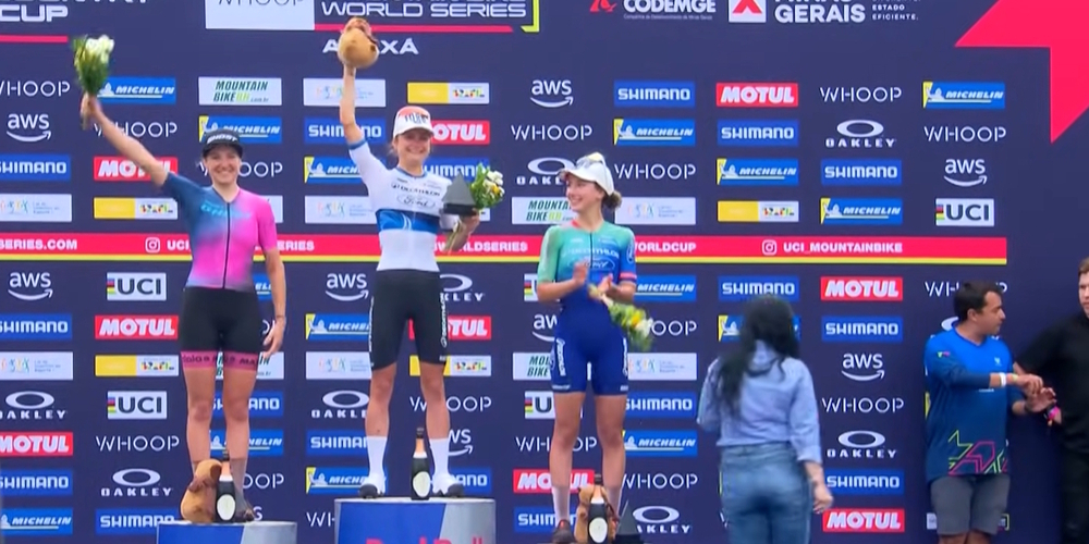 In der Kategorie Elite Frauen fuhr Nicole Koller (1.v.l.) vom VeloClub Eschenbach auf den Platz 2 – nur die Neuseeländerin Samara Maxwell war schneller.