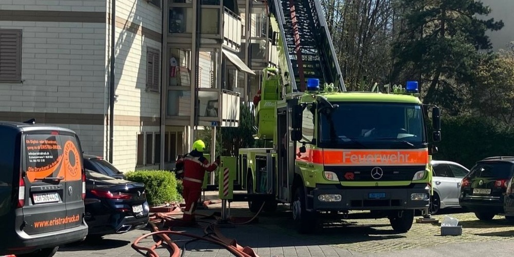 Neben den Feuerwehren Dürnten und Hinwil waren auch der Rettungsdienst und die Kantonspolizei Zürich im Einsatz.