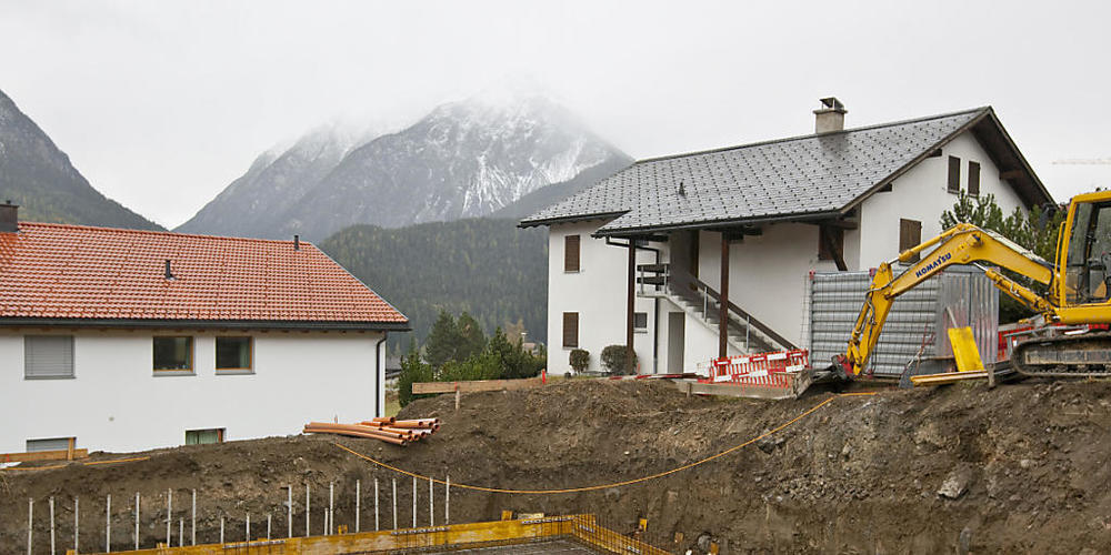 Das Geschäft mit der Finanzierung von Eigenheimen bleibt umkämpft - die Hypothekarsätze dürften tief bleiben. (Archivbild)