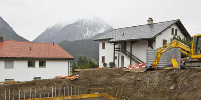 Das Geschäft mit der Finanzierung von Eigenheimen bleibt umkämpft - die Hypothekarsätze dürften tief bleiben. (Archivbild)