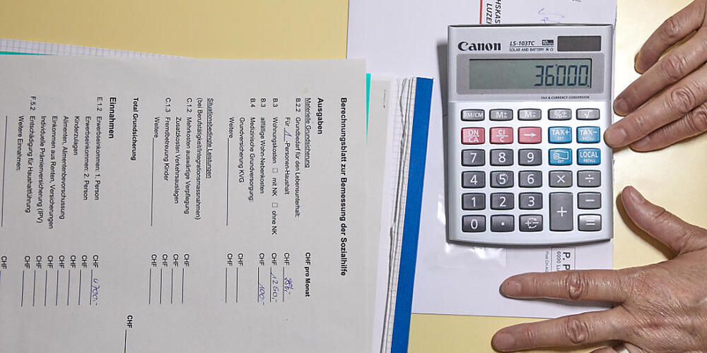 Kinder und Jugendliche, Menschen ohne Berufsbildung sowie Asylsuchende sind besonders von finanzieller Not betroffen und müssen unterstützt werden. (Symbolbild)