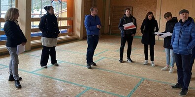 Der Neubau des Schulhauses Höflibach liegt im Zeitplan und sollte voraussichtlich im Frühling 2026 bezogen werden können.