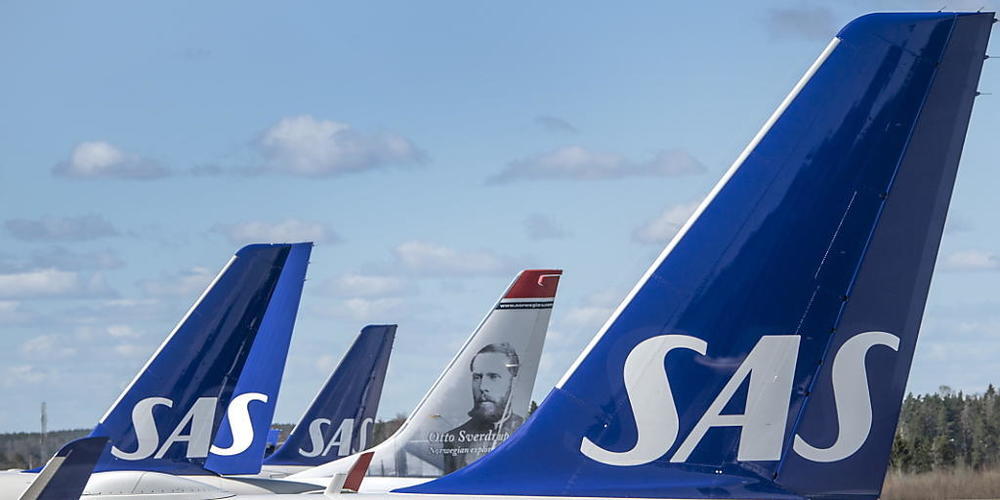Die von der Coronakrise gebeutelte skandinavische Fluggesellschaft SAS muss im Gegenzug zur Milliarden-Finanzspritze ihre Kosten senken und Personal einsparen. (Archivbild)