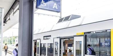 Das Verkehrsunternehmen Aargau Verkehr (AVA) hat Strafanzeige gegen eine externe Firma eingereicht. Diese hat das Bargeld aus Billettautomaten und Verkaufsstellen eingesammelt. Laut AVA fehlen rund zwei Millionen Franken.