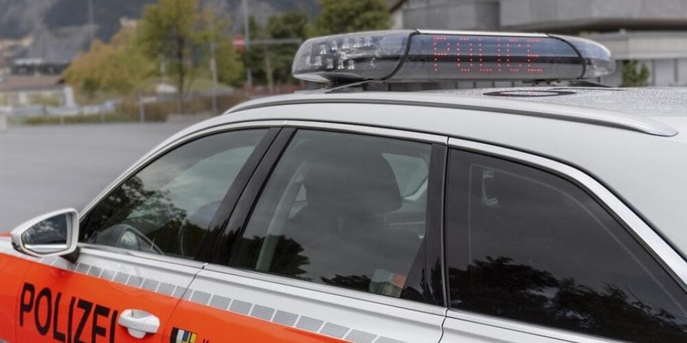 Bei der Kontrolle des Fahrtenschreibers eines Sattelmotorfahrzeugs entdeckte die Polizei eine massive Geschwindigkeitsüberschreitung, die talwärts mit der Gangschaltung auf Neutral erreicht worden war.