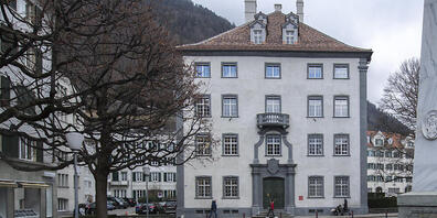 Die Bündner Regierung unterstützt Vorhaben im Bereich der translationalen medizinischen Forschung. Im Bild zu sehen ist das Regierungsgebäude in Chur. (Archivbild)