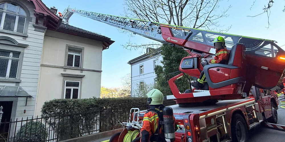 Die Rettungskräfte standen vorsorglicherweise mit einem Grossaufgebot im Einsatz.