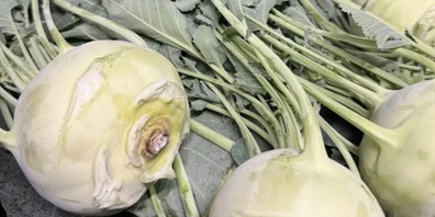 Besonders viele Vitamine enthält das Gemüse, wenn der Kohlrabi roh konsumiert wird. 